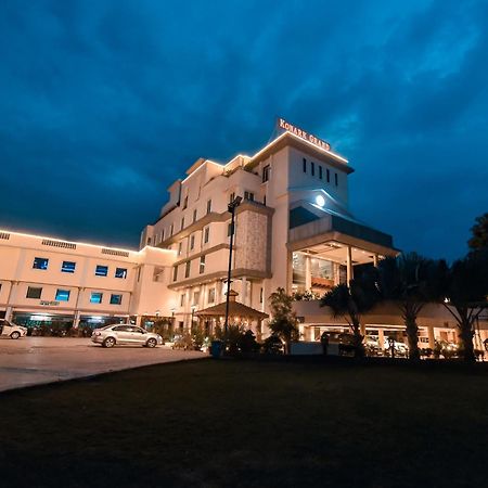 Konark Grand Hotel Mirzāpur Esterno foto