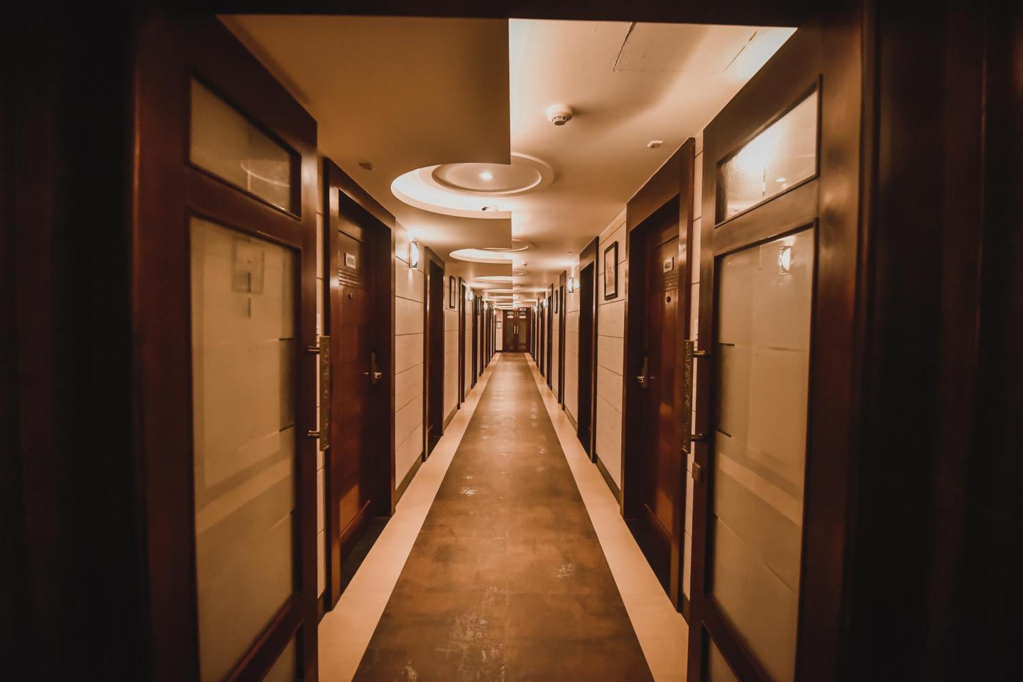 Konark Grand Hotel Mirzāpur Esterno foto