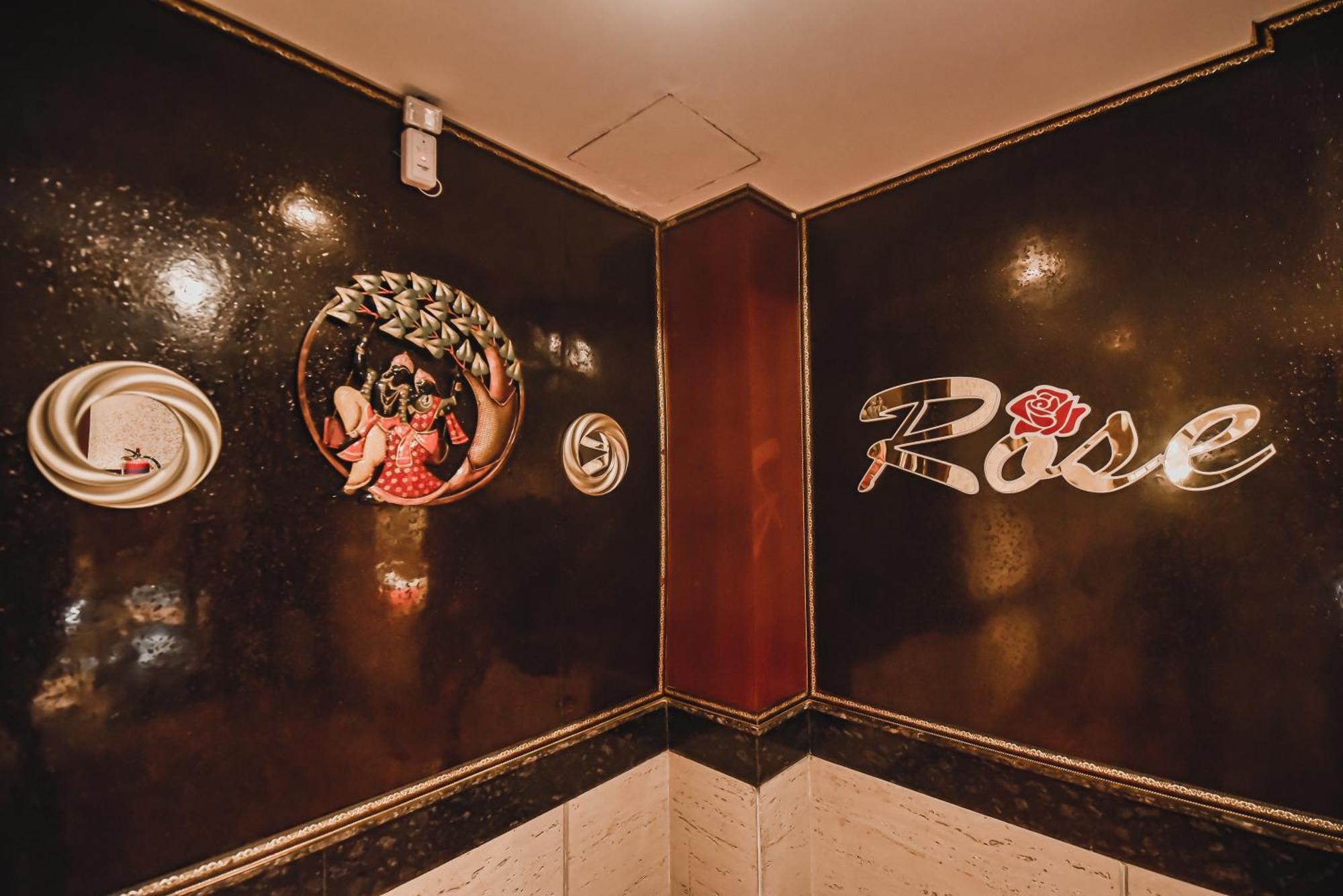 Konark Grand Hotel Mirzāpur Esterno foto
