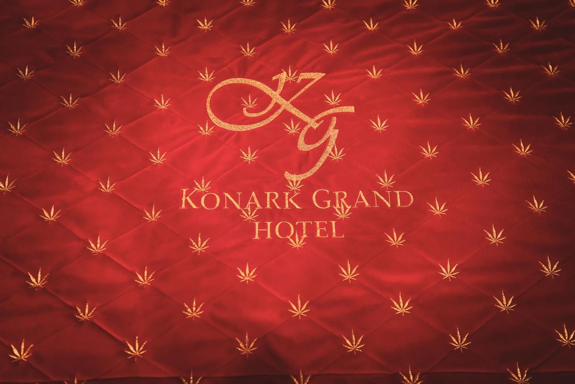 Konark Grand Hotel Mirzāpur Esterno foto
