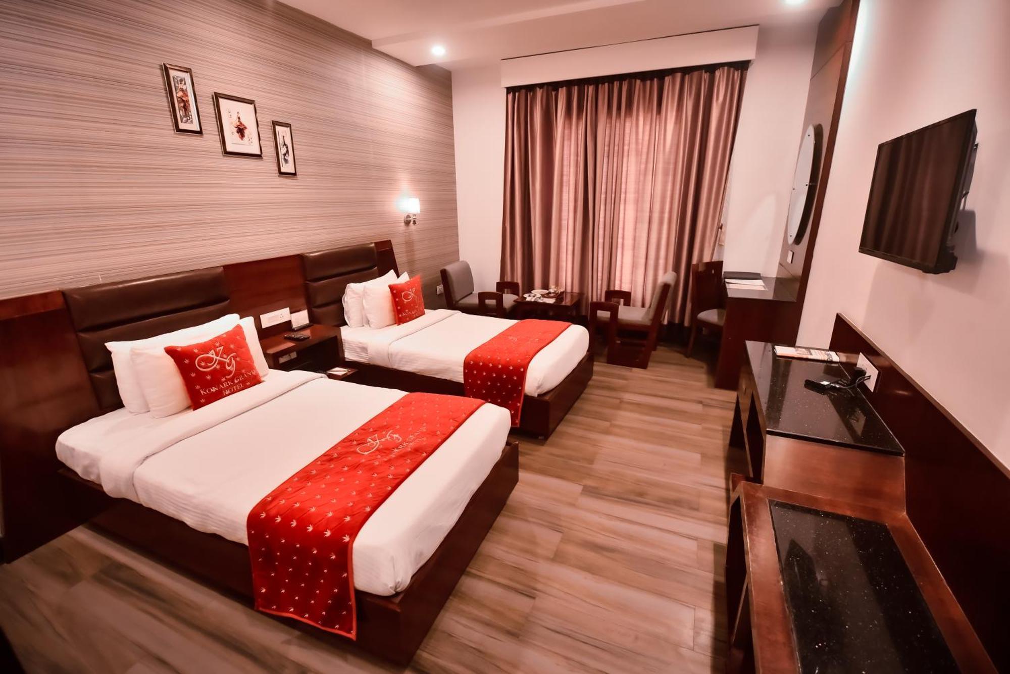 Konark Grand Hotel Mirzāpur Esterno foto