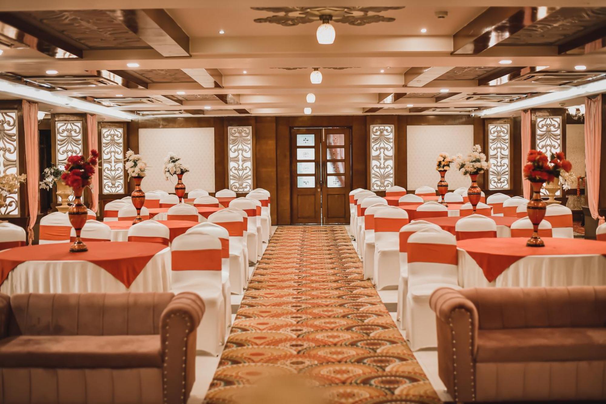 Konark Grand Hotel Mirzāpur Esterno foto
