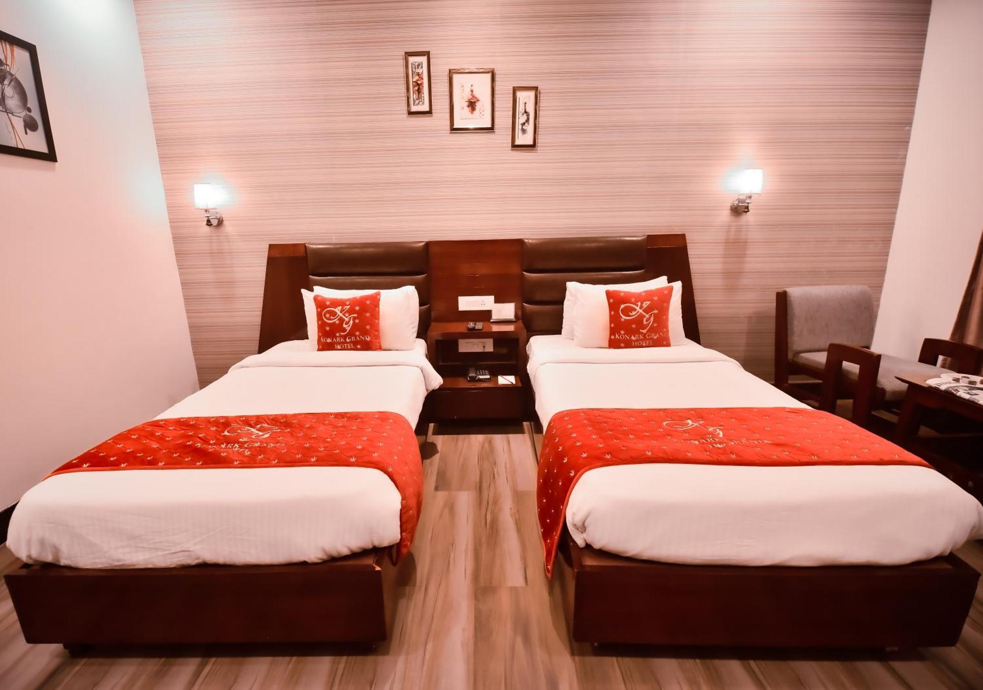 Konark Grand Hotel Mirzāpur Esterno foto