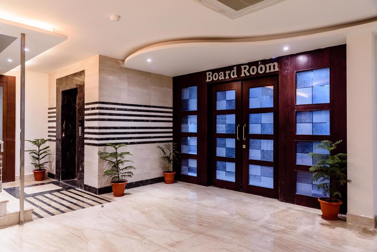 Konark Grand Hotel Mirzāpur Esterno foto
