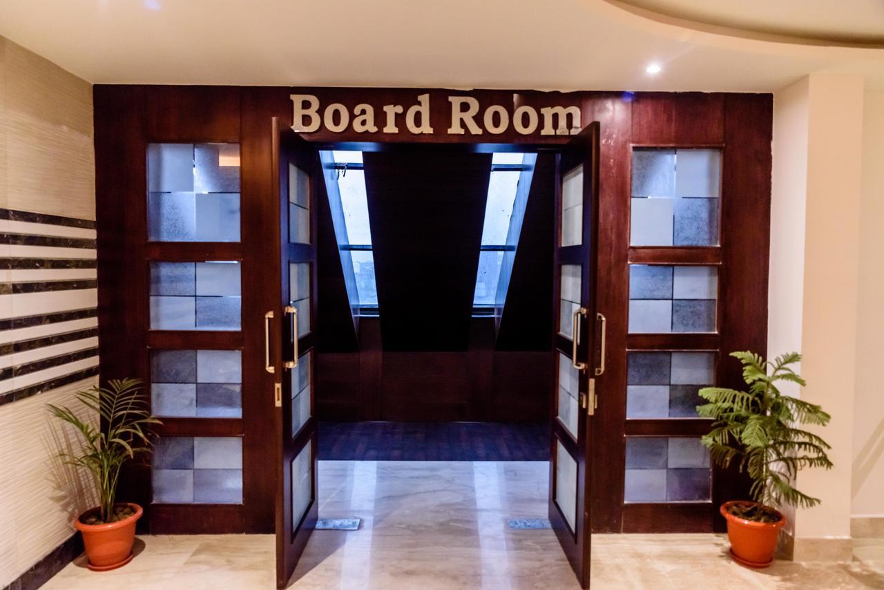 Konark Grand Hotel Mirzāpur Esterno foto