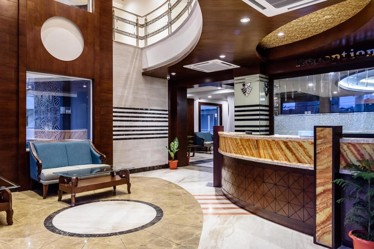 Konark Grand Hotel Mirzāpur Esterno foto