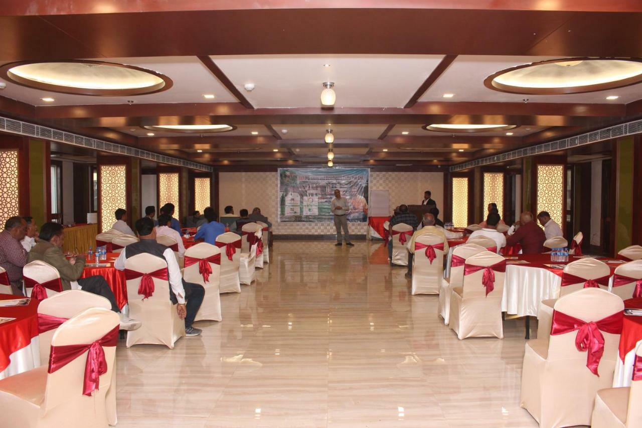 Konark Grand Hotel Mirzāpur Esterno foto